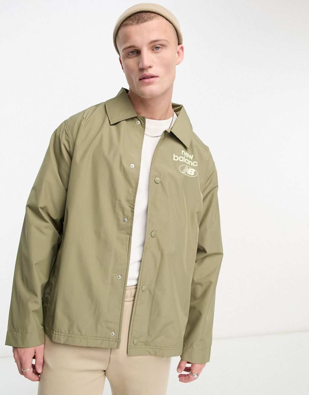

Зеленая куртка New Balance Essentials в новом исполнении, Зеленый