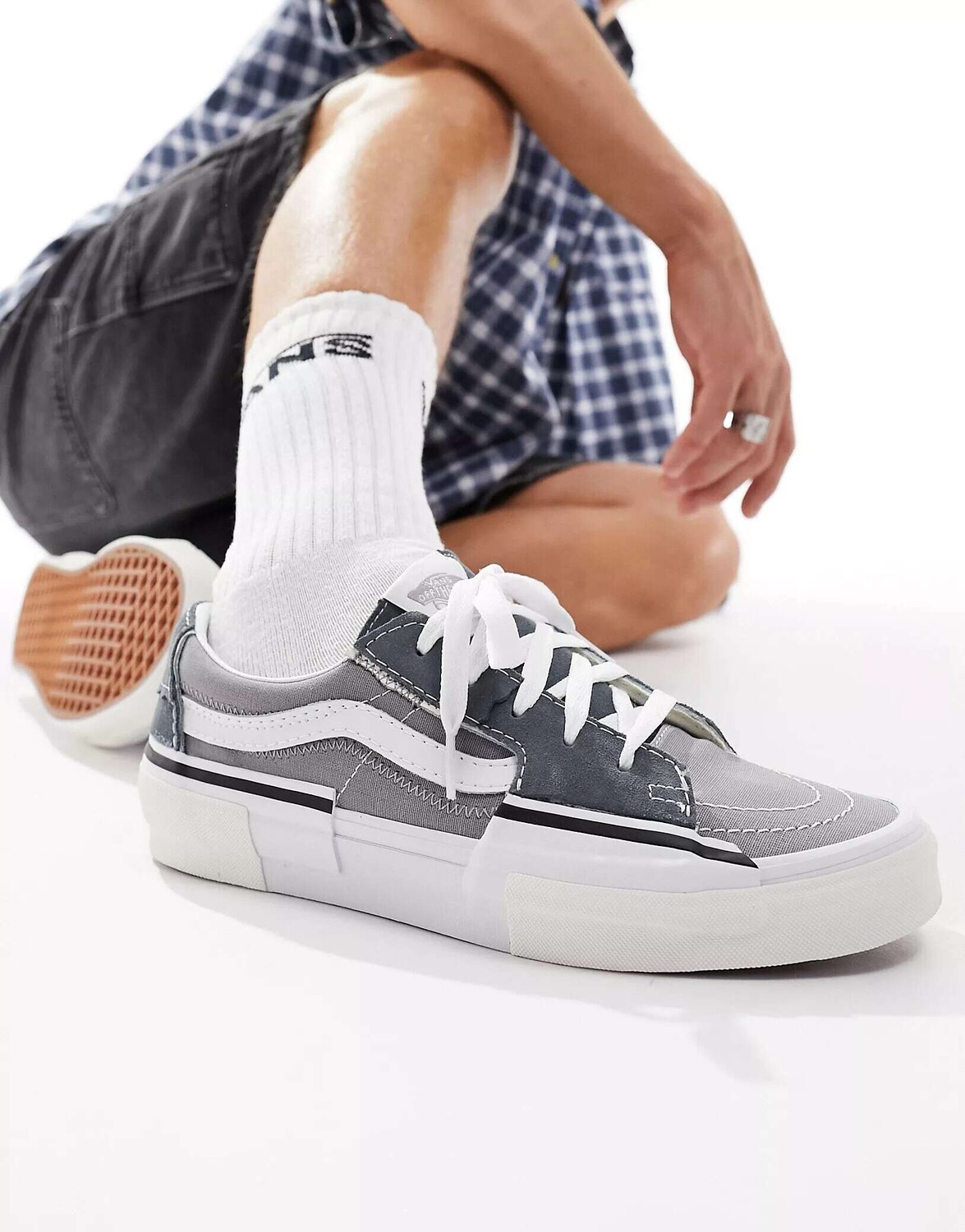 

Серые кроссовки Vans SK8-Low