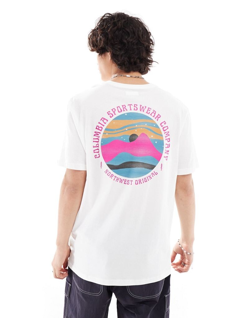 

Columbia – Rollingwood – Белая футболка с рисунком на спине – только на ASOS