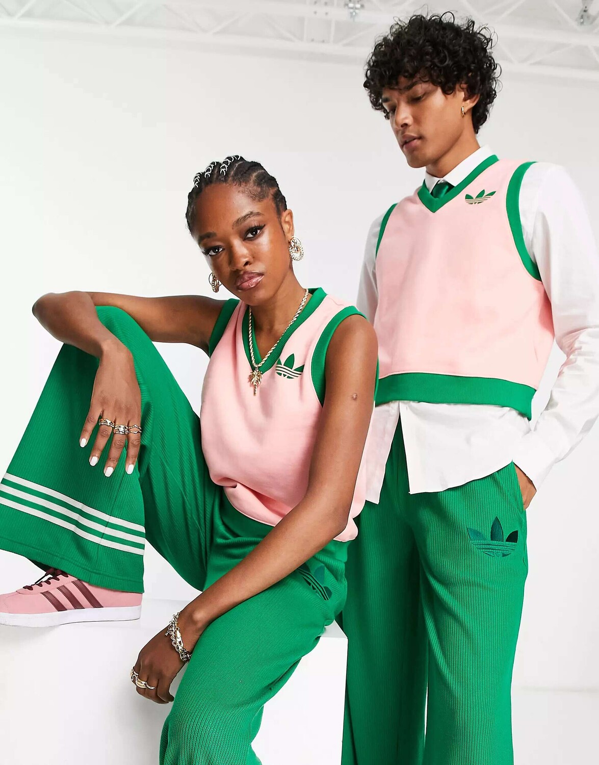 

Розовый укороченный свитер унисекс adidas Originals 'adicolor 70s
