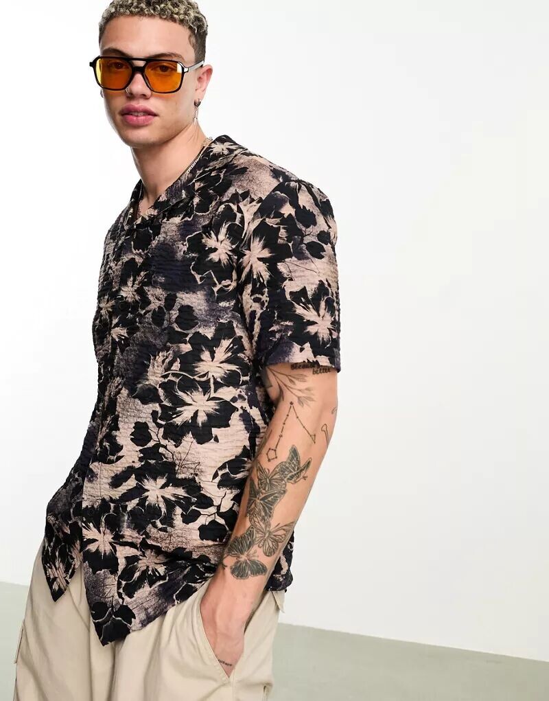 

Коричневая рубашка с жатым цветочным принтом River Island