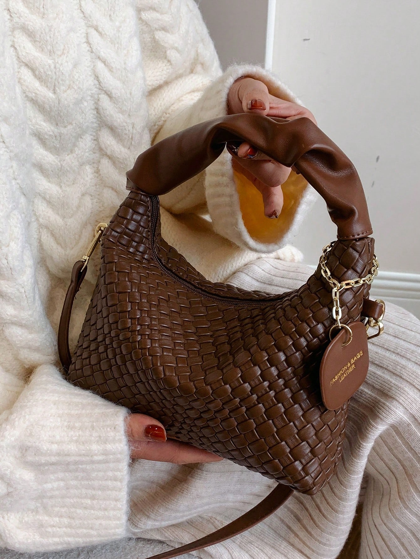 Новая модная простая универсальная двухцветная сумка из искусственной кожи со складками и оплеткой, кофейный коричневый