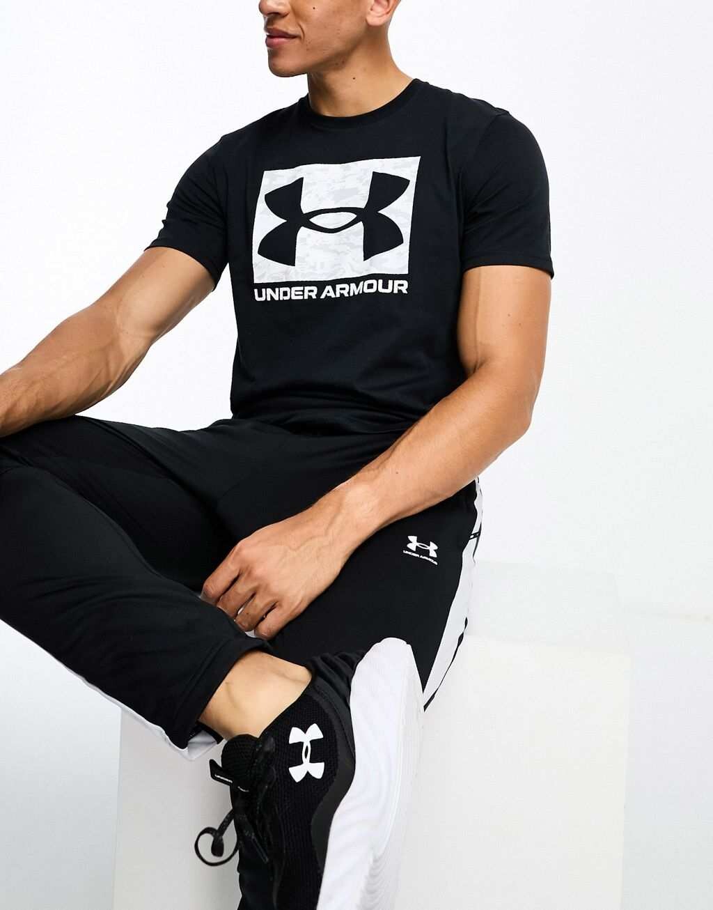 

Черная футболка с камуфляжным логотипом Under Armour ABC, Черный