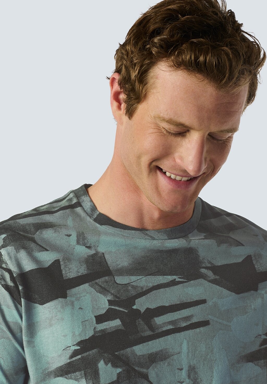 

Футболка с принтом DYNAMIC WITH ABSTRACT CAMOUFLAGE NO EXCESS, светло-голубой