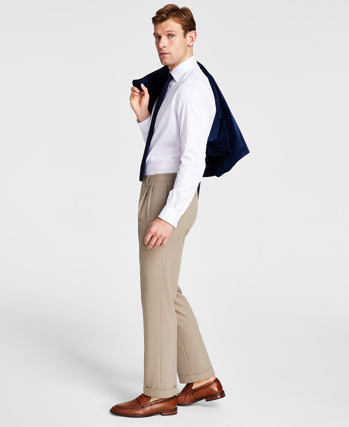 цена Мужские однотонные брюки классического кроя со складками Michael Kors