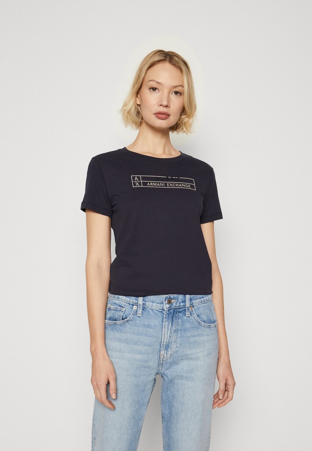 

Футболка с принтом Armani Exchange, черничное желе