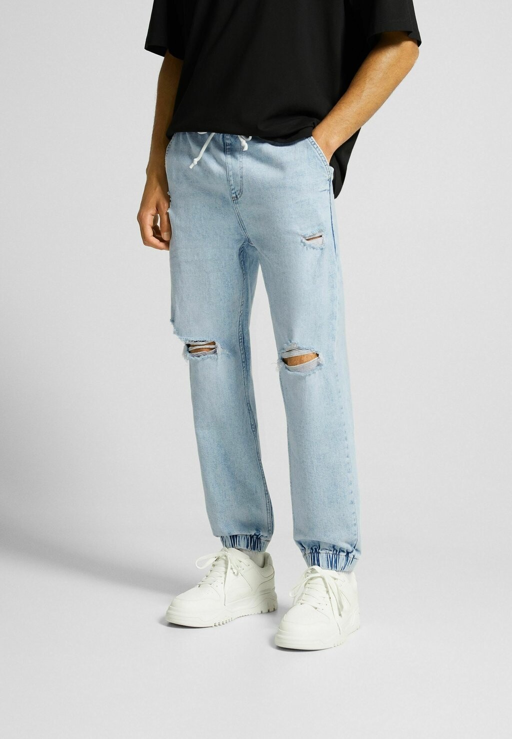 

Джинсы свободного кроя Bershka