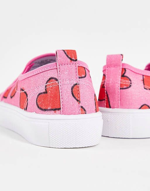 

Розовые слипоны с принтом в виде сердечек ASOS DESIGN Wide Fit Dotty
