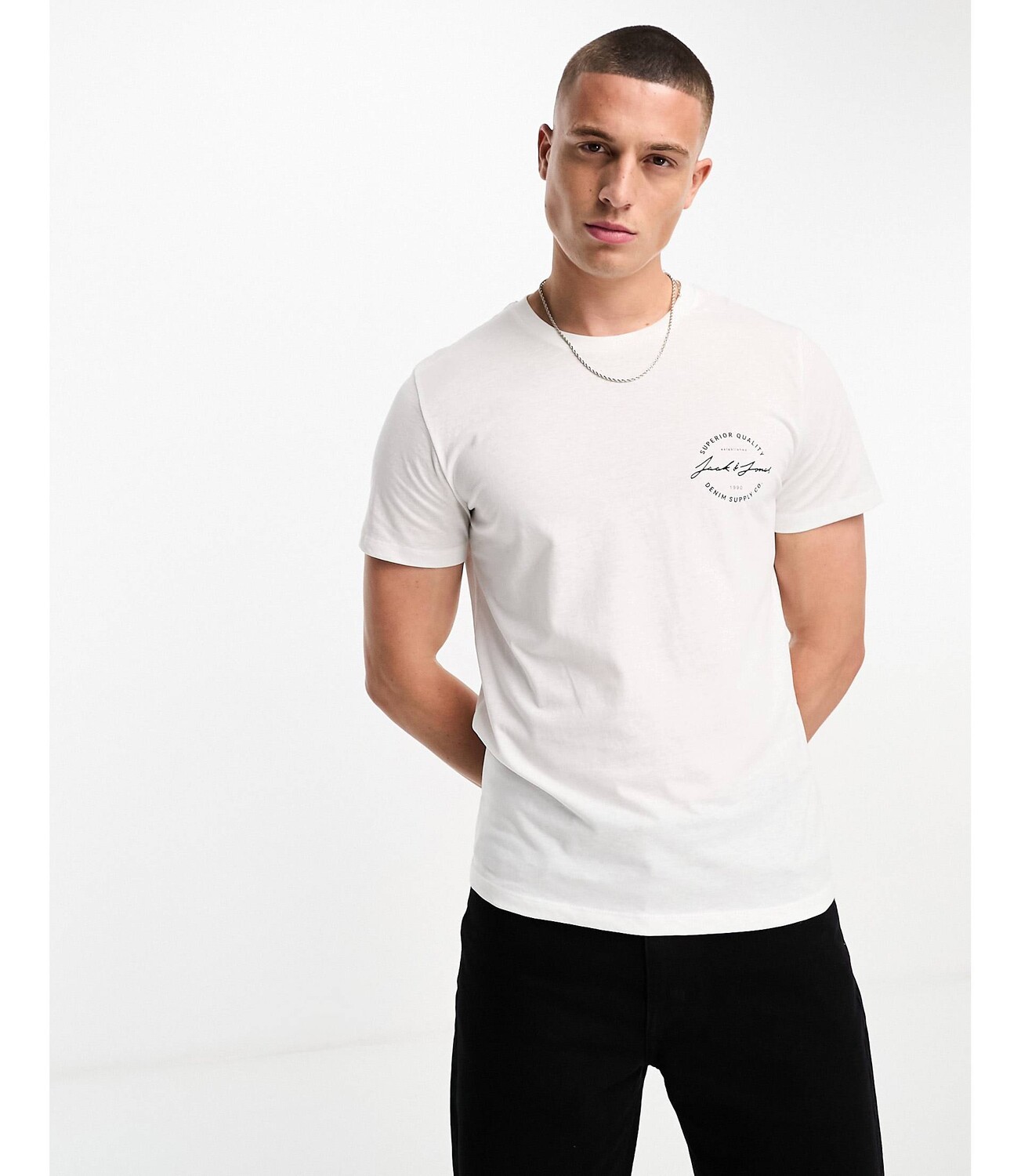 

Белая футболка с принтом на груди и надписями Jack & Jones Originals