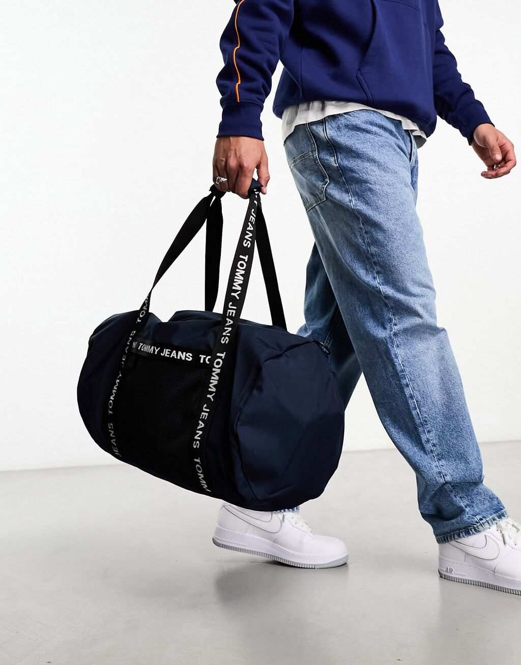 

Темно-синяя спортивная сумка Tommy Jeans Essential