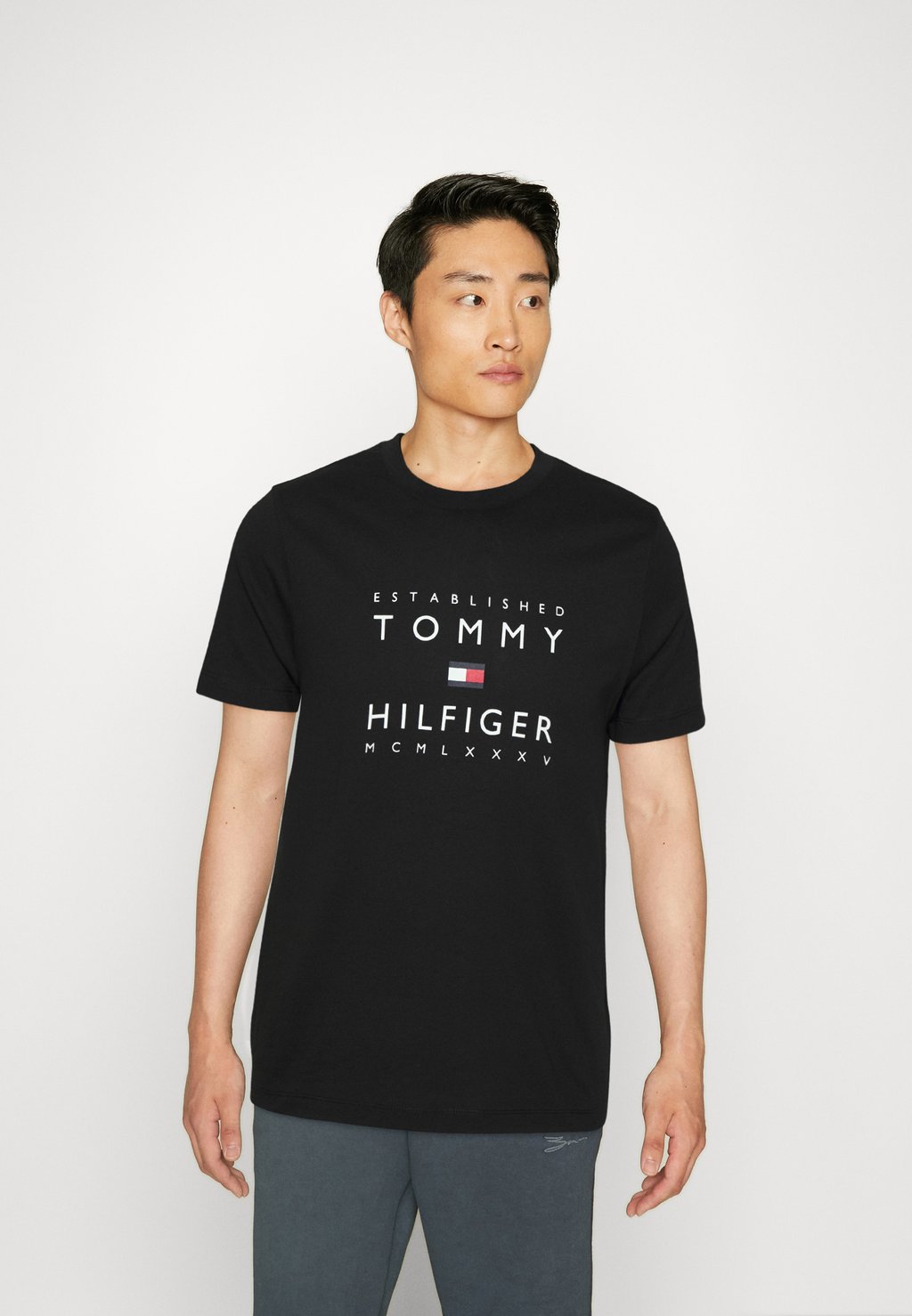 

Футболка с принтом Tommy Hilfiger, черный