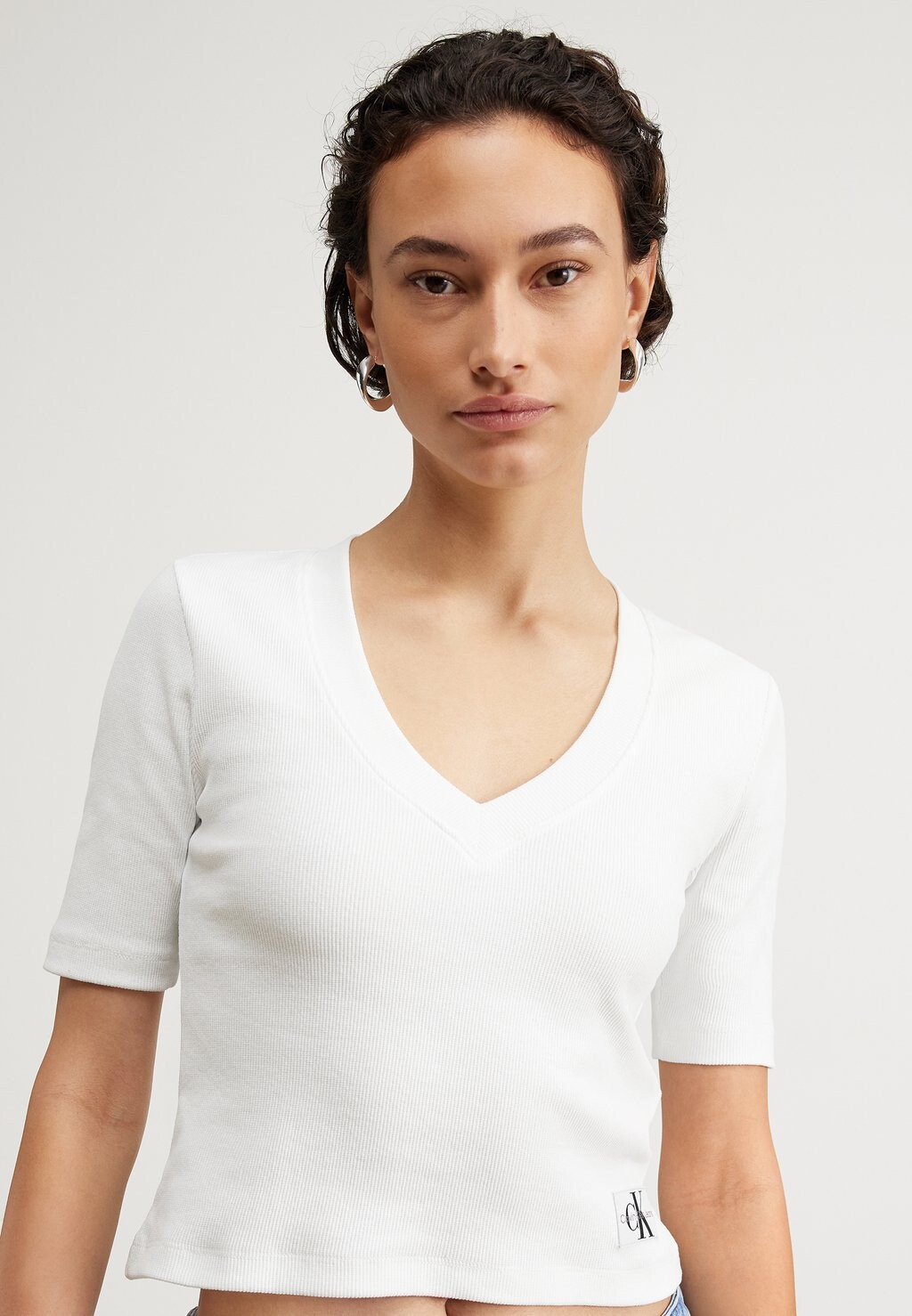

Базовая футболка Label V-Neck Tee Calvin Klein Jeans, цвет bright white