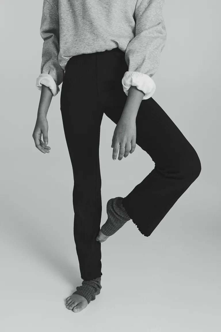 

Расклешенные спортивные леггинсы от drymove H&M, черный