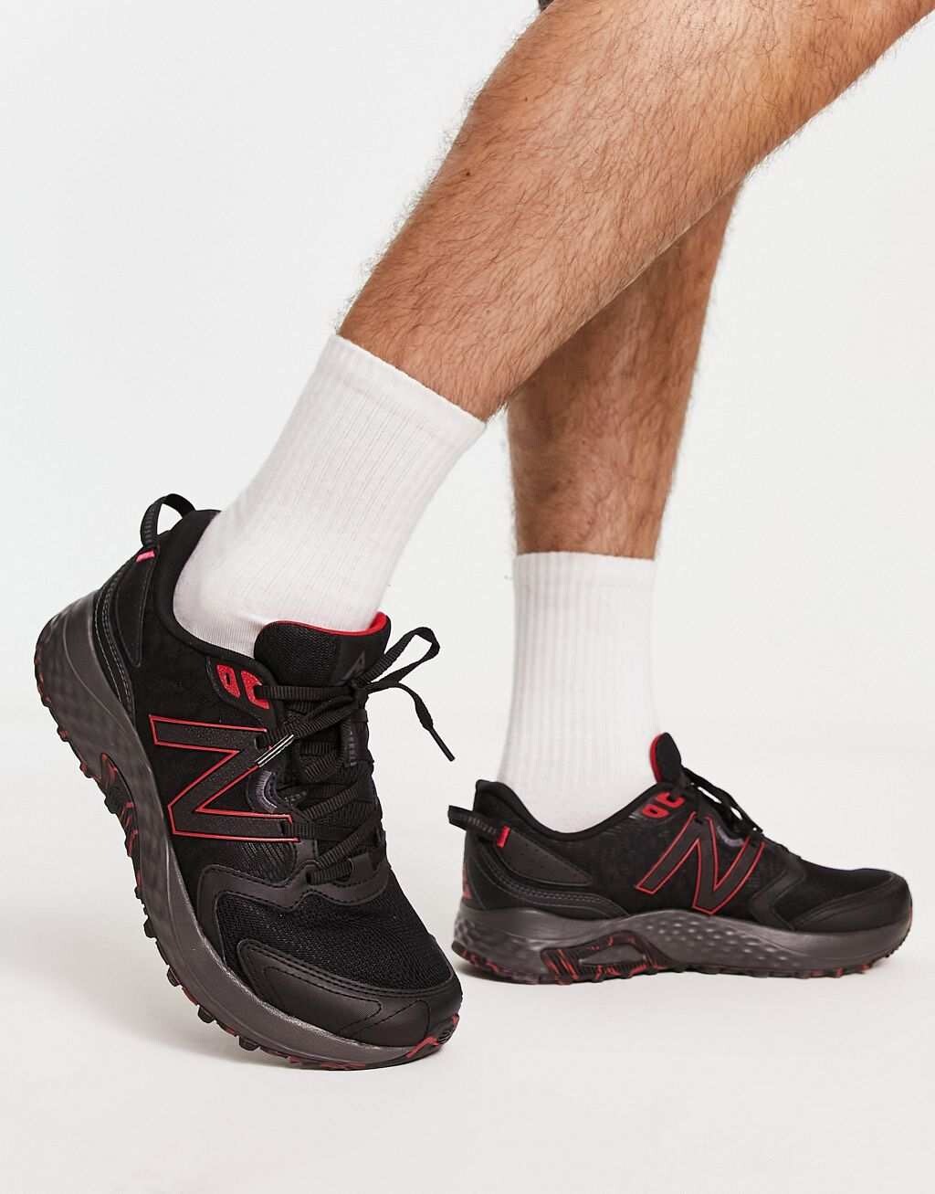 

Черно-красные кроссовки New Balance Running 410