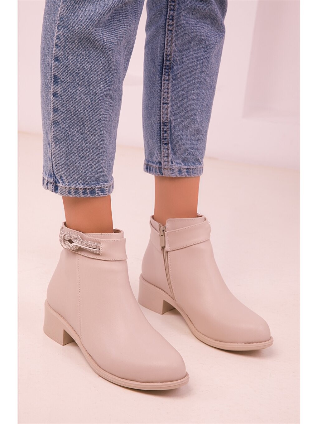 

Кожаные женские ботинки на молнии Soho Exclusive, бежевый