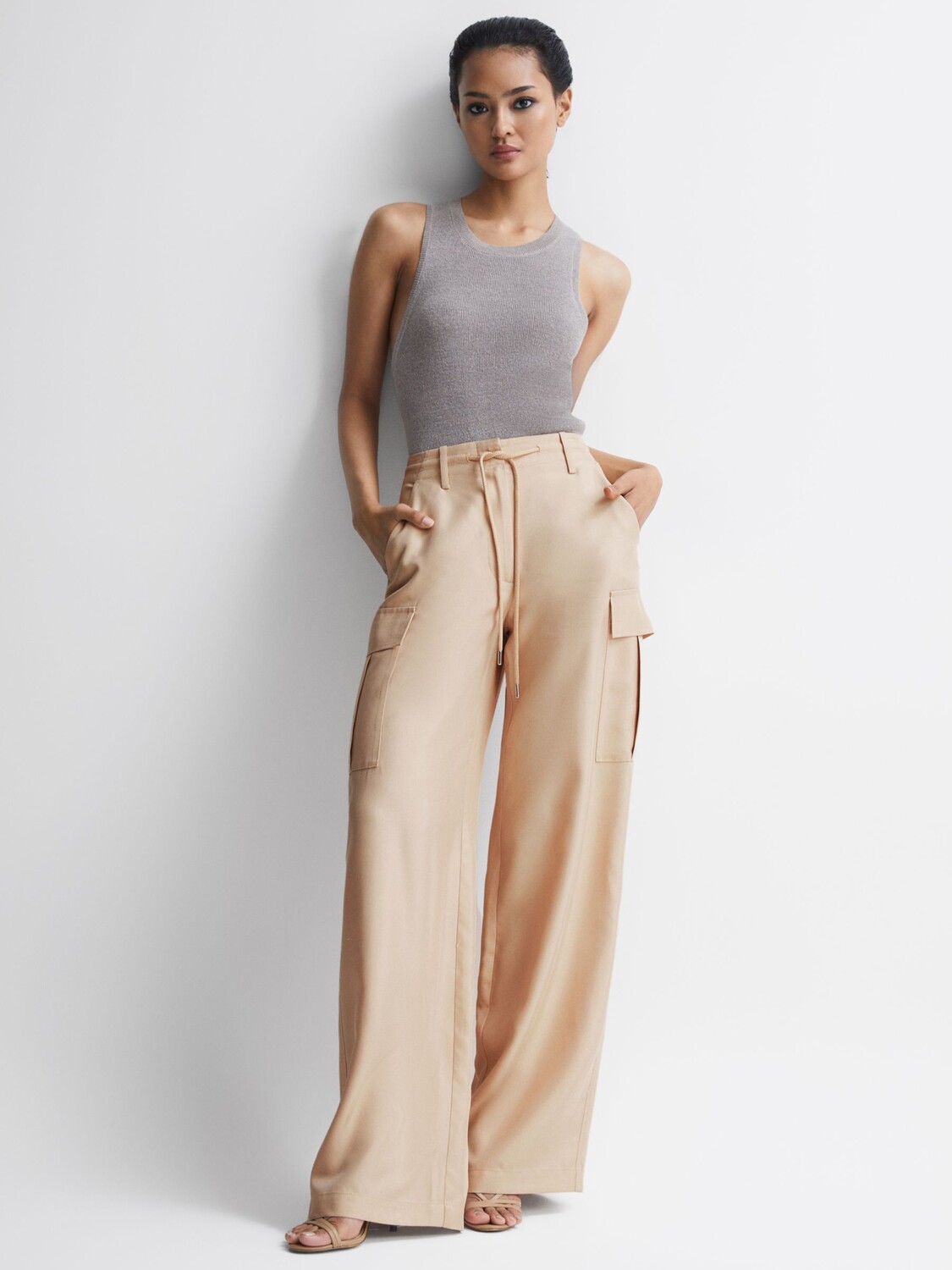 

Reiss Sian Широкие брюки карго, цвет камня