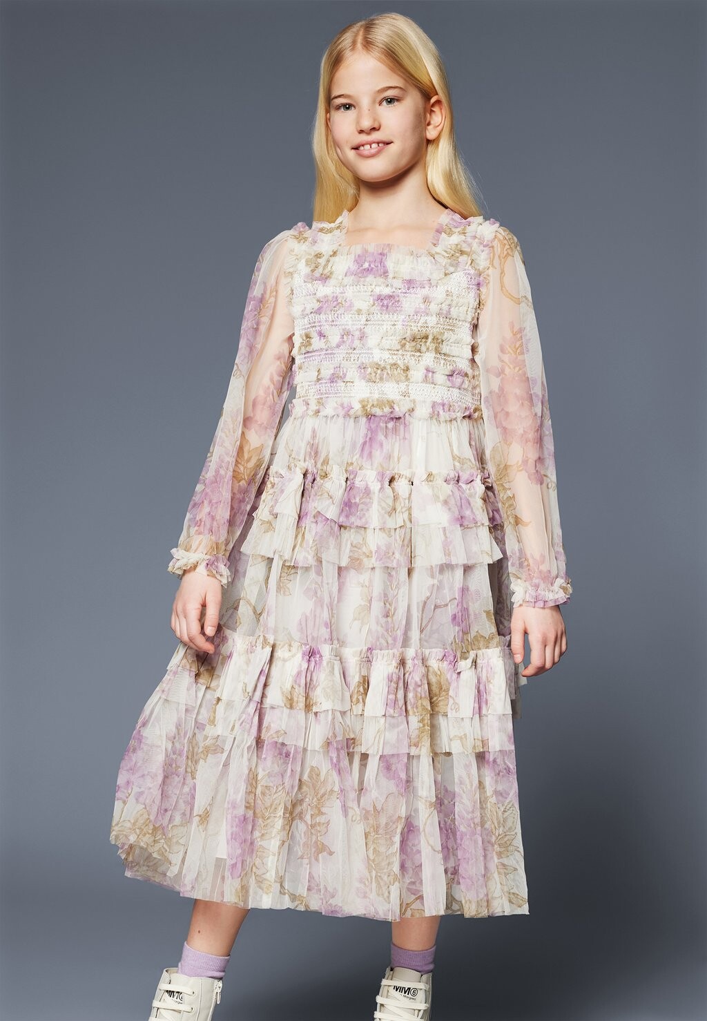 

Элегантное платье Wisteria Smocked Kids Dress Needle & Thread, цвет moonshine