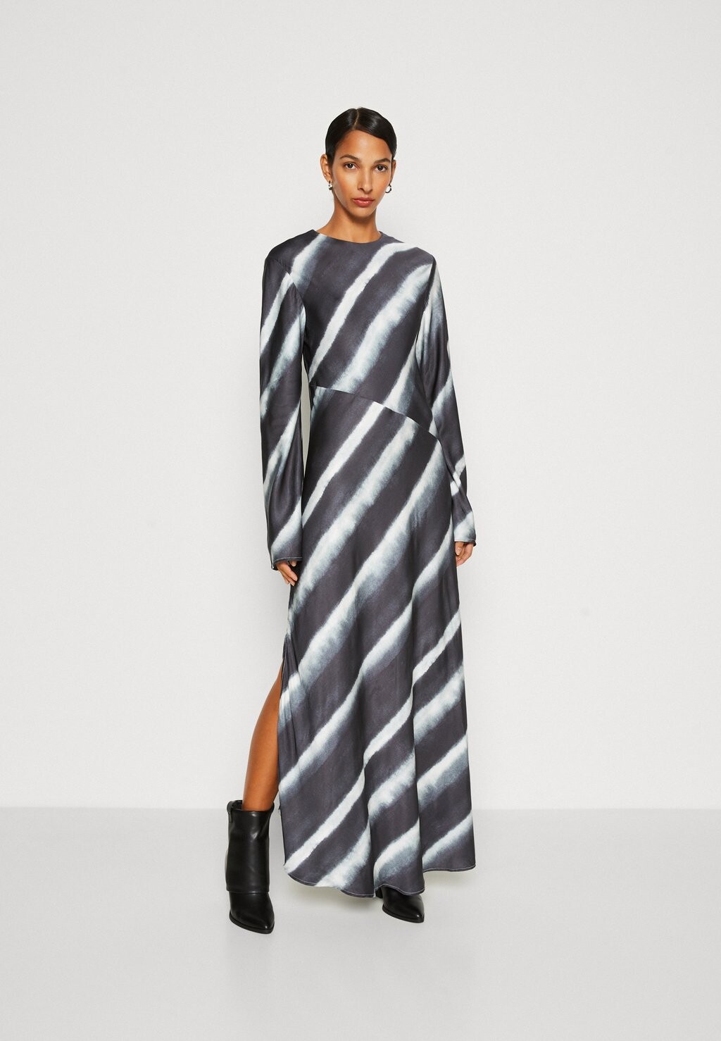 

Одежда для торжеств MADELEINE DRESS Samsøe Samsøe, темно-синий