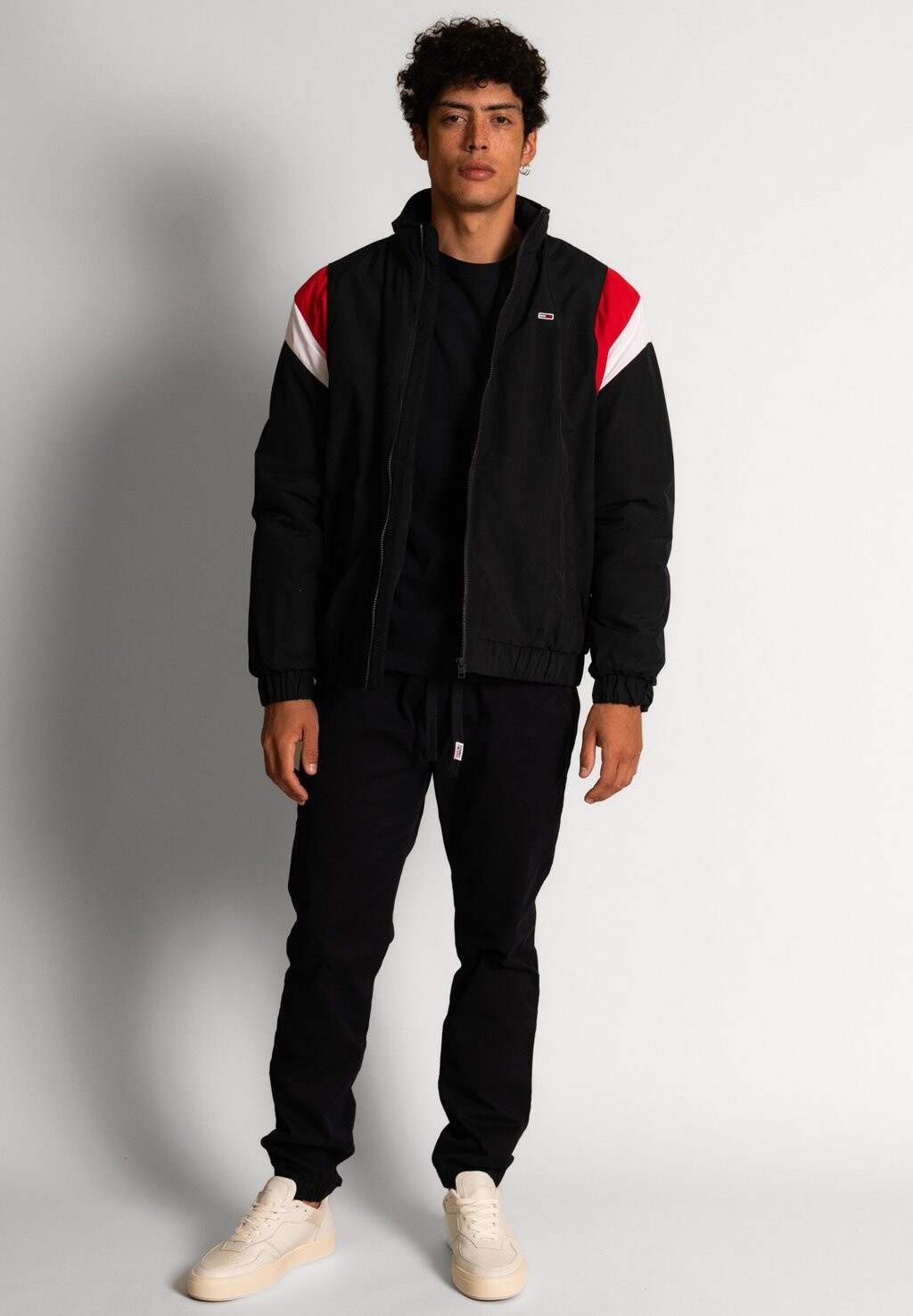 

Куртка Tommy Jeans COLORBLOCK ESSENTIAL, цвет marine