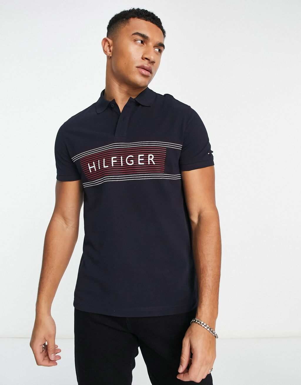 

Темно-синяя рубашка-поло классического кроя с полосками и логотипом Tommy Hilfiger