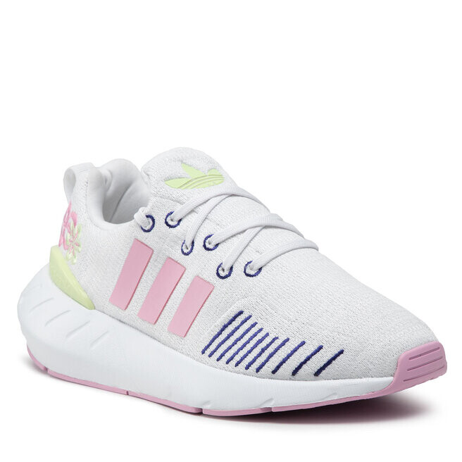 

Кроссовки adidas SwiftRun, белый