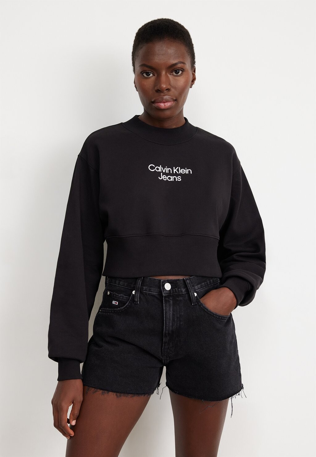 

Толстовка STACKED INSTITUTIONAL CREWNECK Calvin Klein Jeans, цвет black