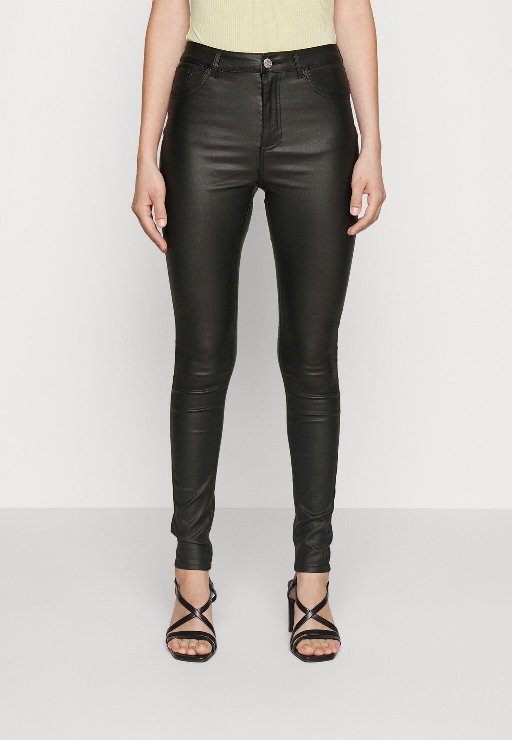 

Брюки Vero Moda, черный