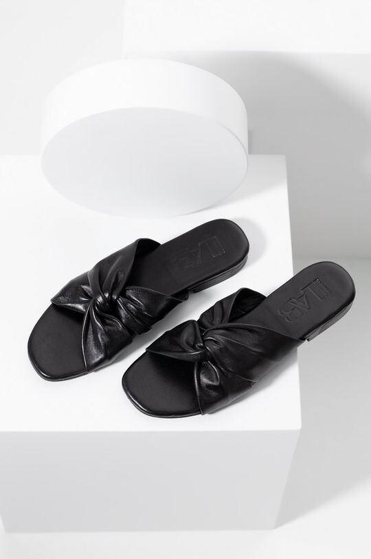 

Кожаные шлепанцы Answear Lab, черный