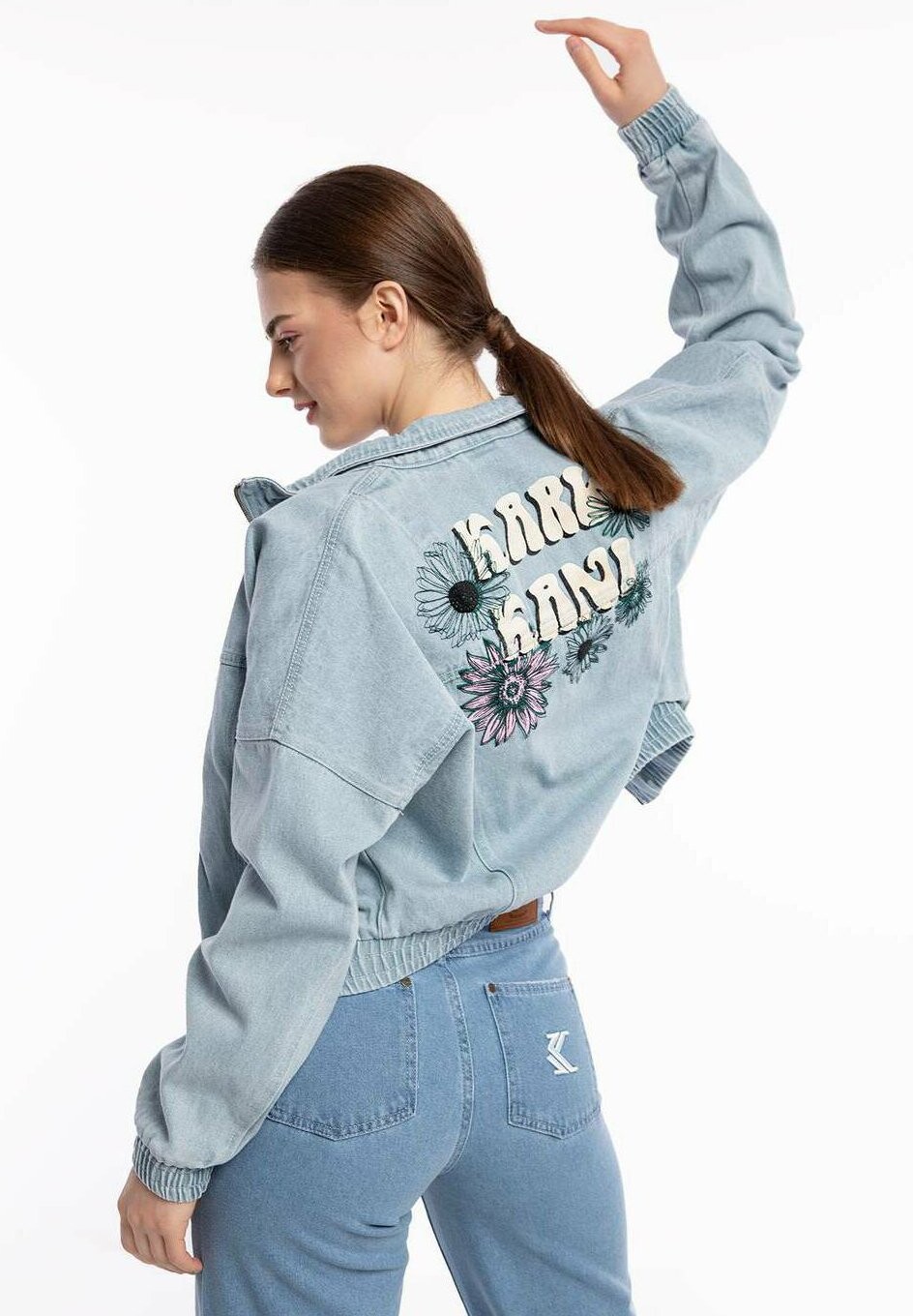 

Джинсовая куртка Karl Kani KKK OG FLOWER, цвет bleached blue