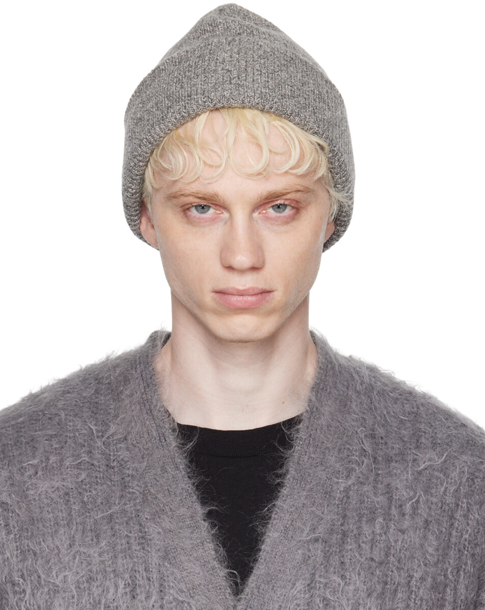 

Серая шапка в рубчик John Elliott