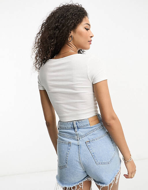 

Белая футболка в рубчик с v-образным вырезом и пуговицами ASOS DESIGN, Белый