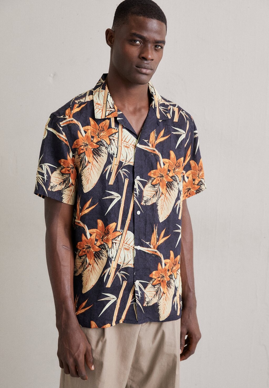 

Рубашка ELIO TROPICAL PRINT J.LINDEBERG, цвет navy