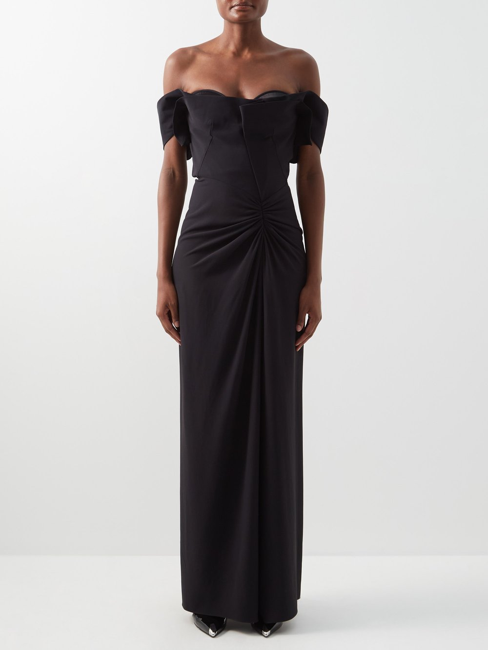 

Креповое платье с открытыми плечами и драпировкой Alexander McQueen, черный