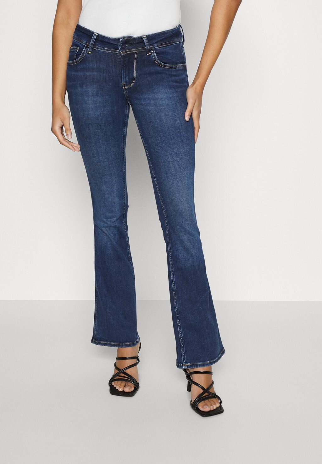 

Расклешенные джинсы Pepe Jeans