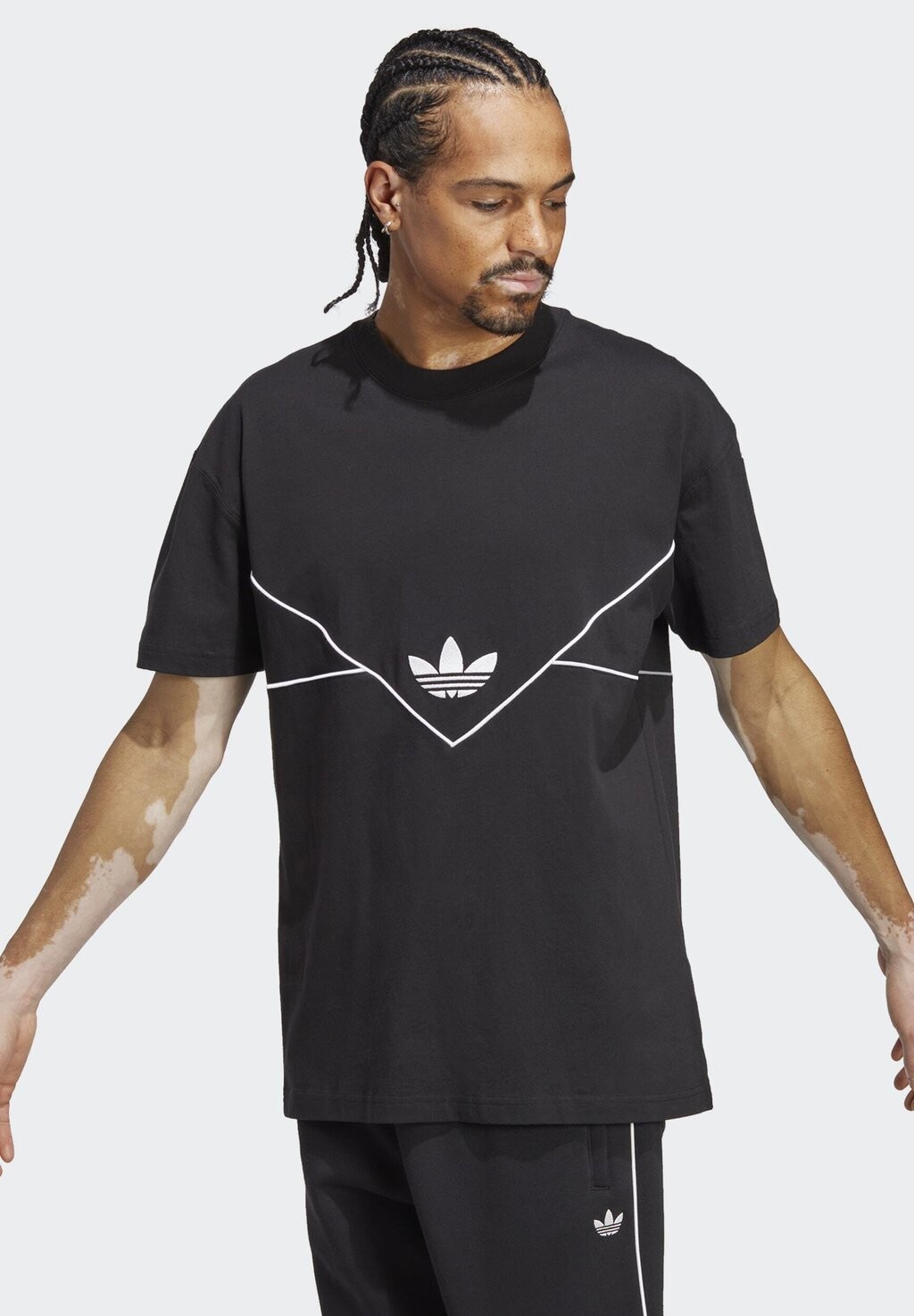 

Футболка с принтом adidas Originals, черный