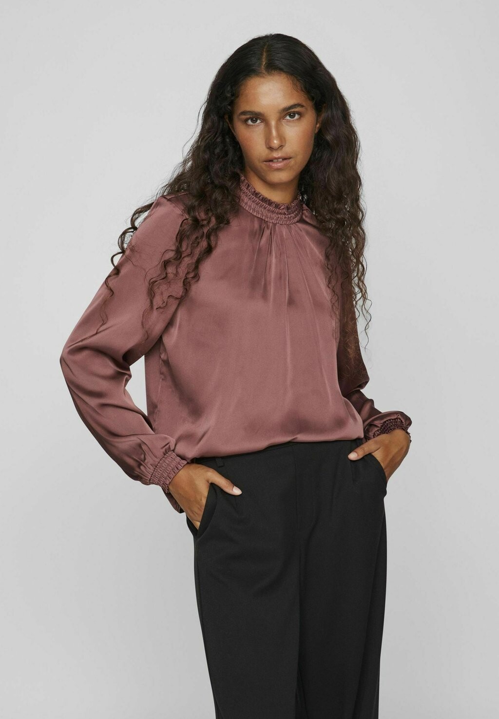 

Блузка VILA ГЕСМОКТЕС, цвет rose brown