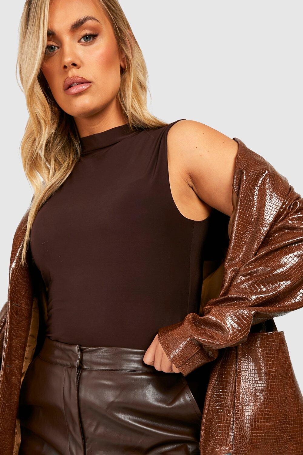 

Двухслойный топ без рукавов с высоким воротом плюс Boohoo, шоколадный