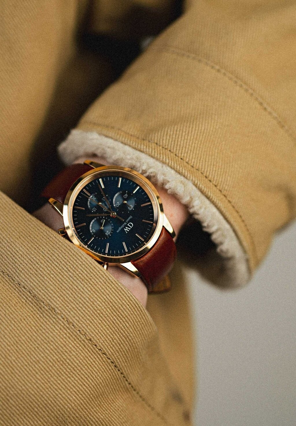 

Хронограф ICONIC Daniel Wellington, розовый