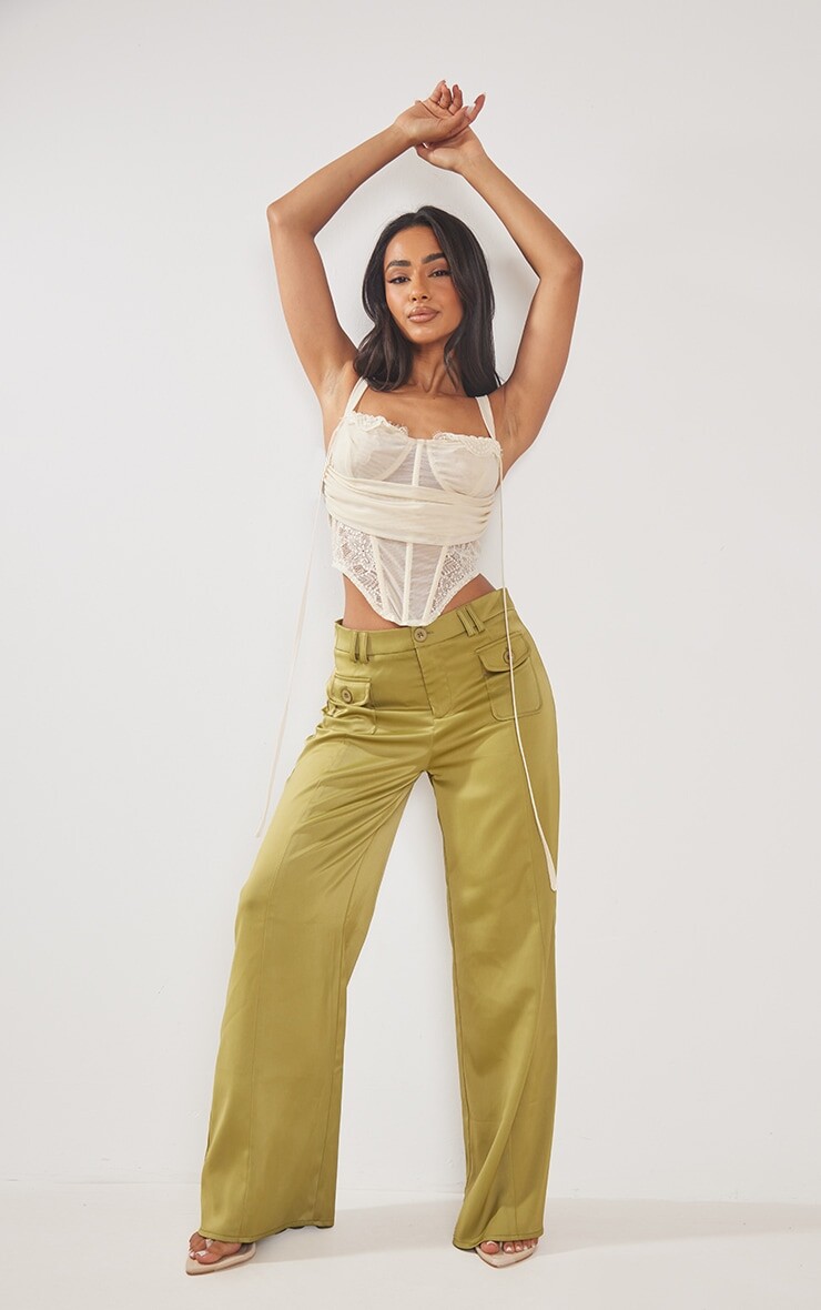 

PrettyLittleThing Прямые брюки-карго Petite оливкового цвета с карманами
