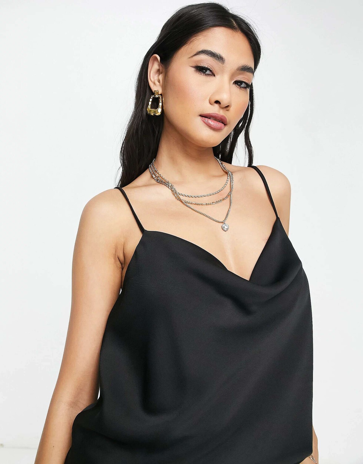 

Черная атласная майка с воротником-хомутом River Island