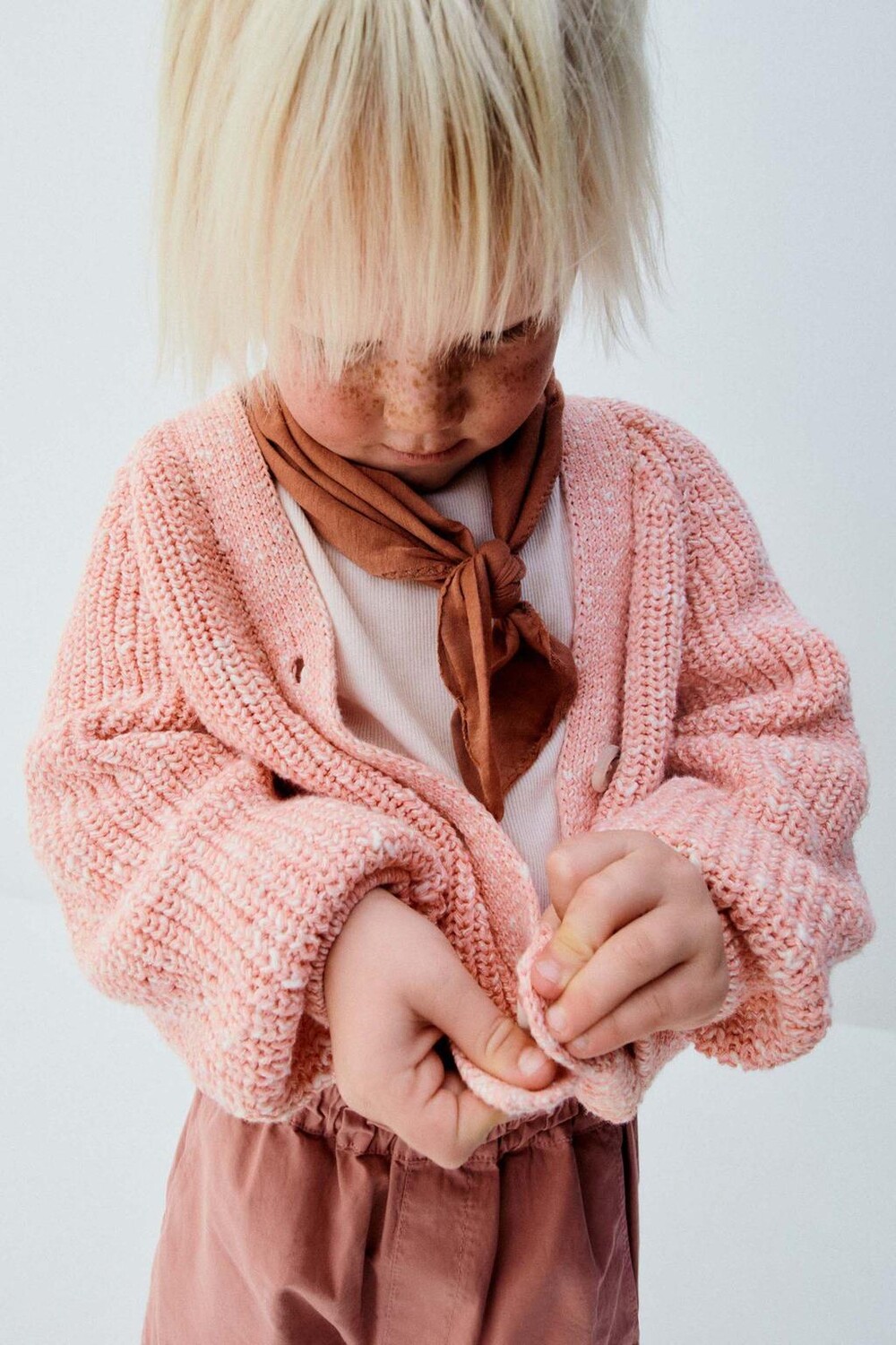 

Вязанный кардиган ZARA, средне-розовый