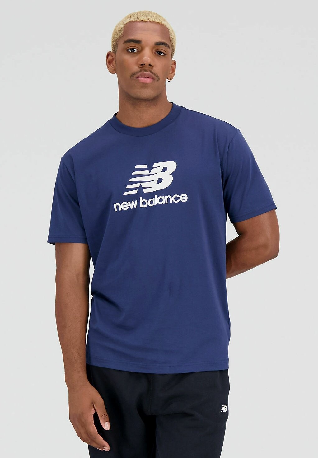 

Футболка с принтом New Balance, темно-синий