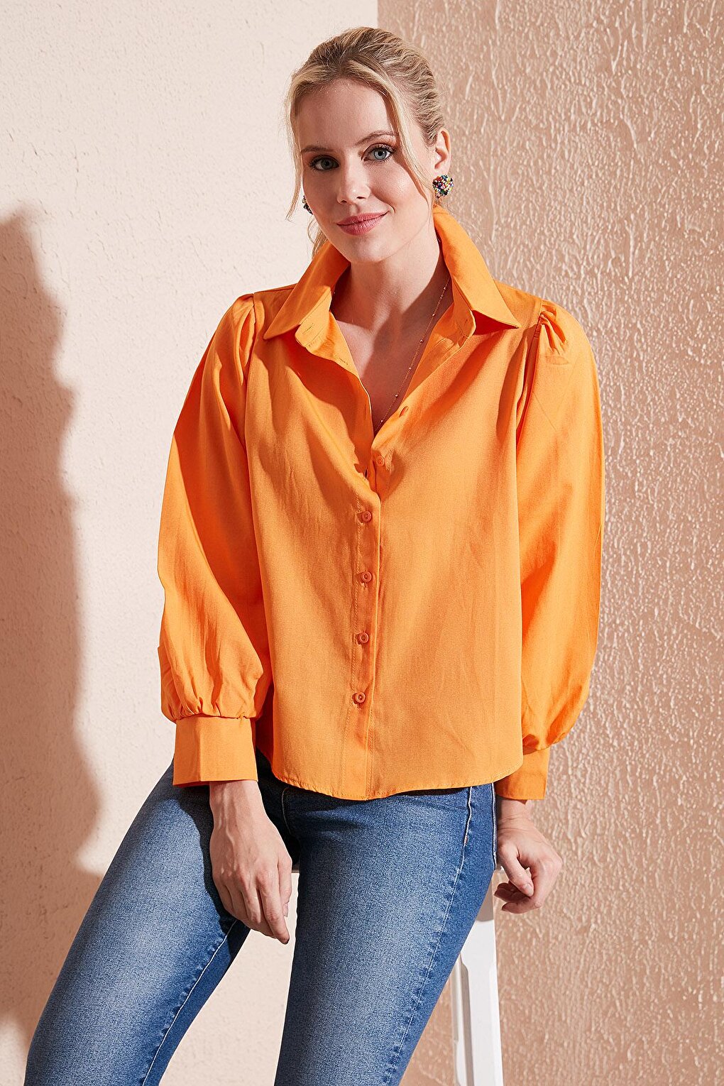 цена Рубашка из поплина стандартного кроя с объемными рукавами 611GO0153 Lela, бледно-оранжевый