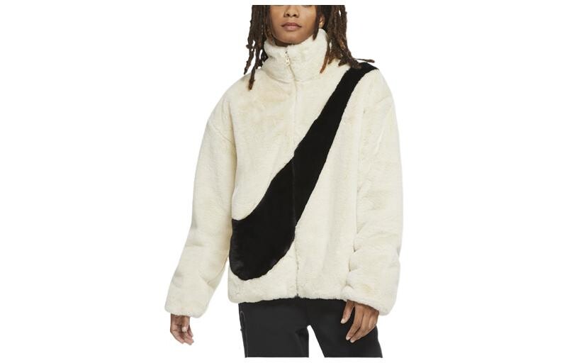 

Женская куртка Nike