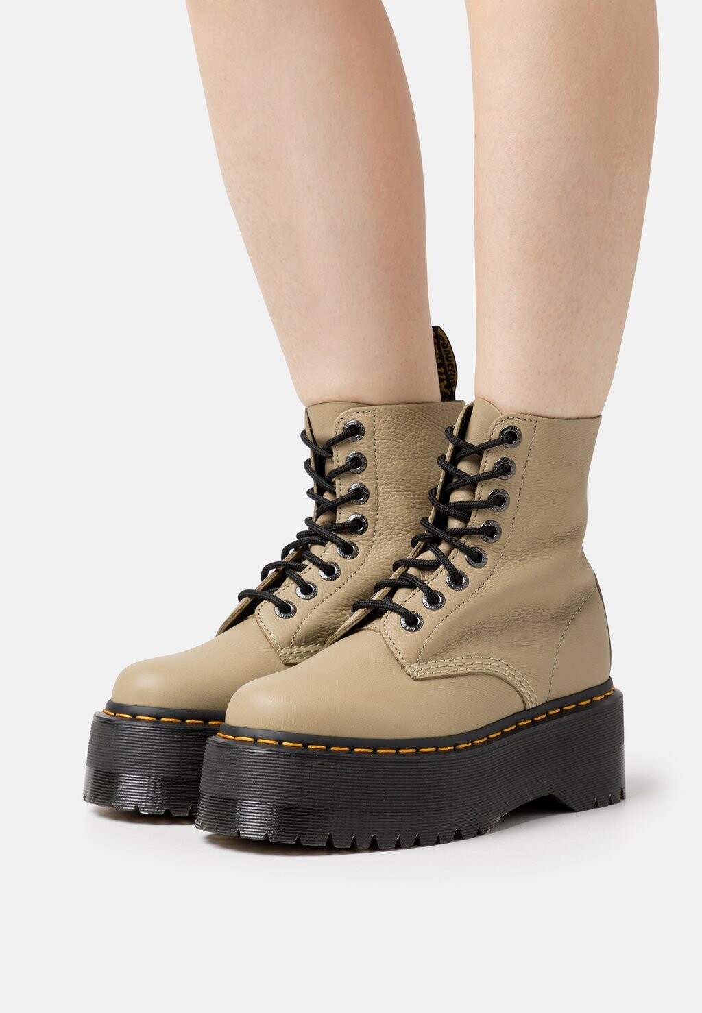 

Ботильоны на платформе Dr. Martens