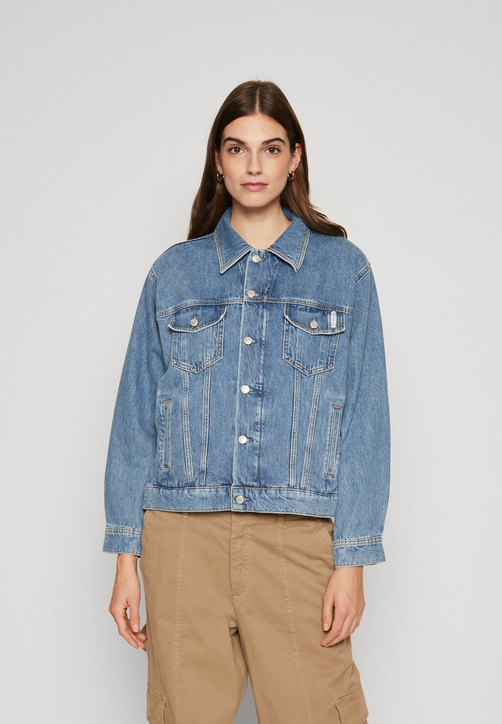 

Джинсовая куртка JACKET OVERSIZED FIT PATCHED FLAP POCKETS SIDE WELT POCKETS Marc O'Polo DENIM, цвет vintage mid blue
