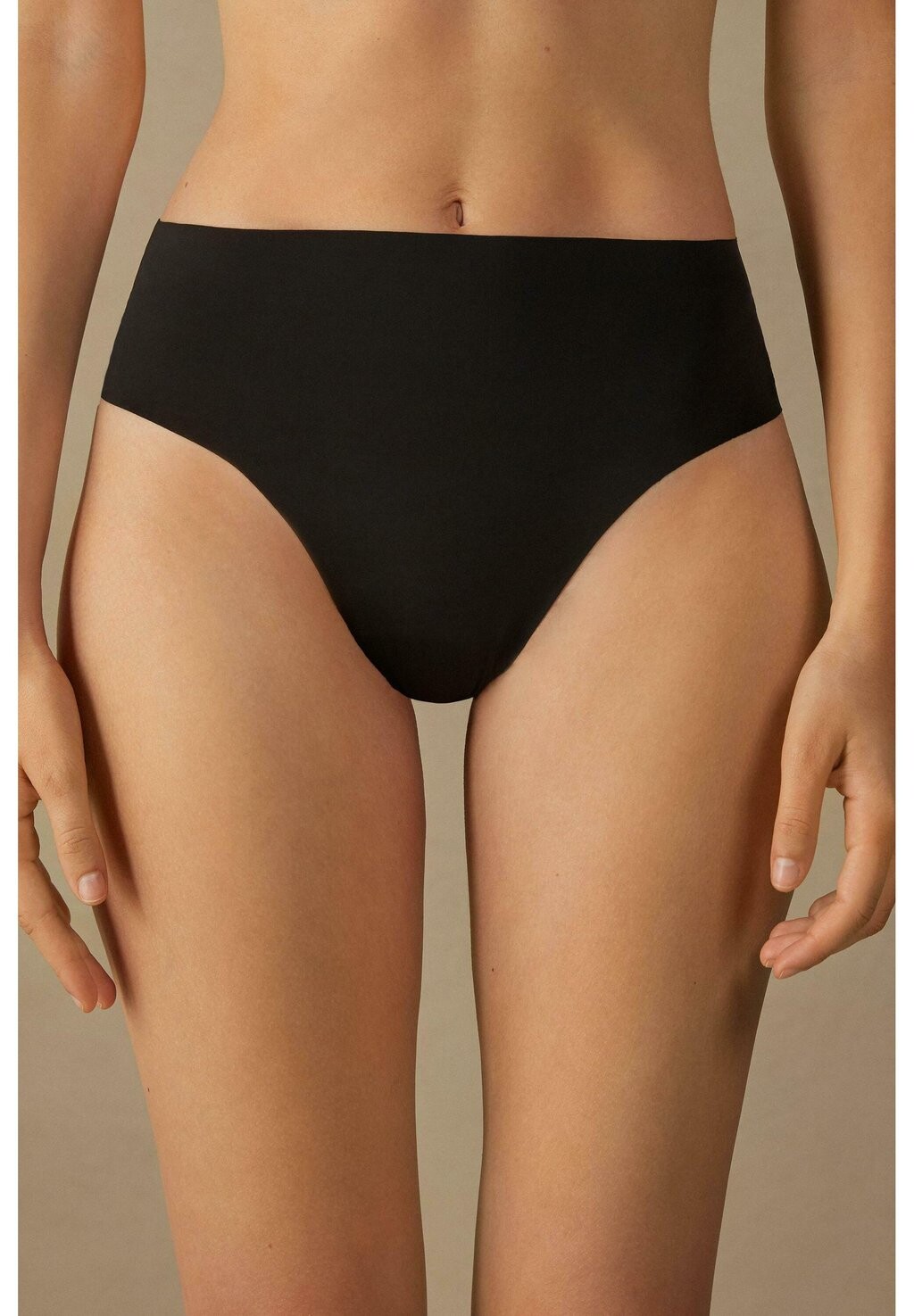 

Стринги SEAMLESS HIGH WAIST ULTRALIGHT Intimissimi, цвет nero