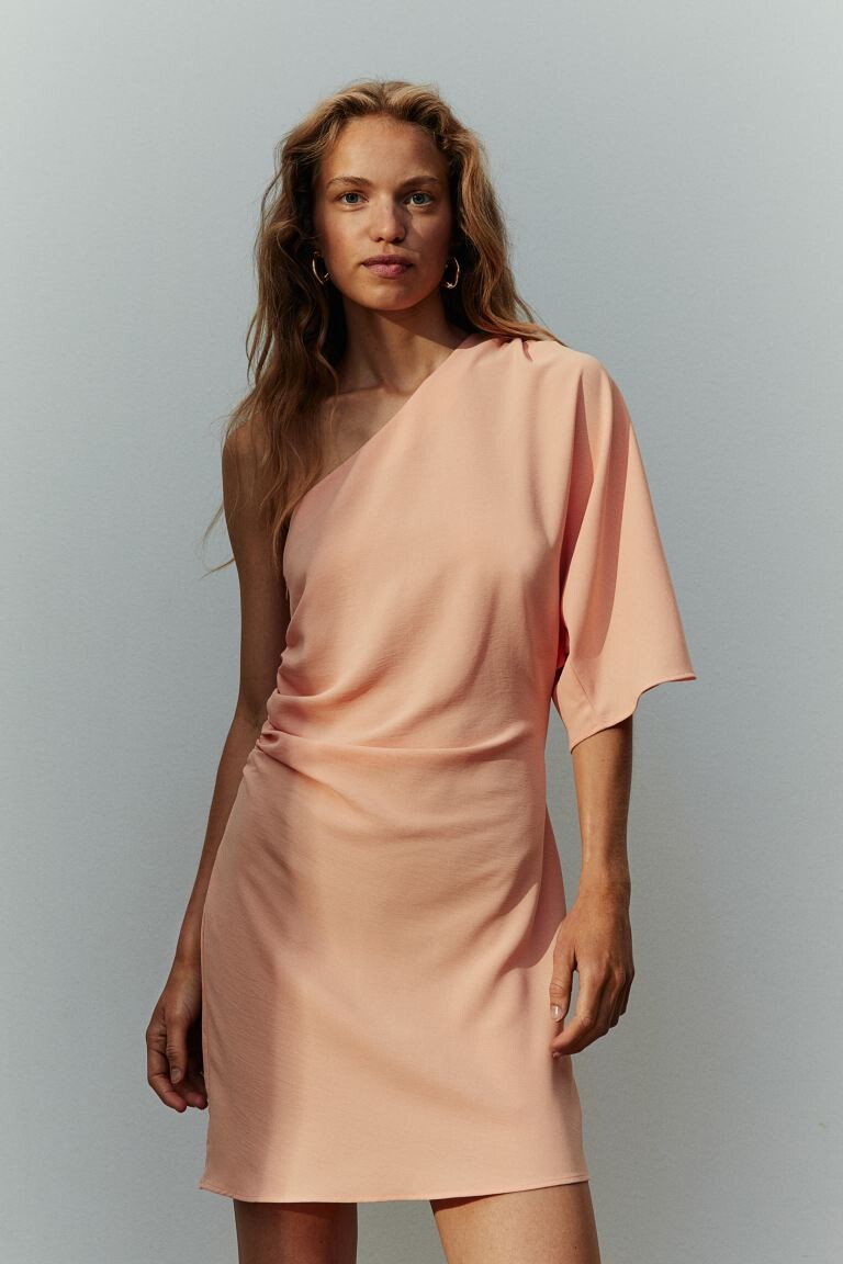 

Драпированное платье на одно плечо H&M