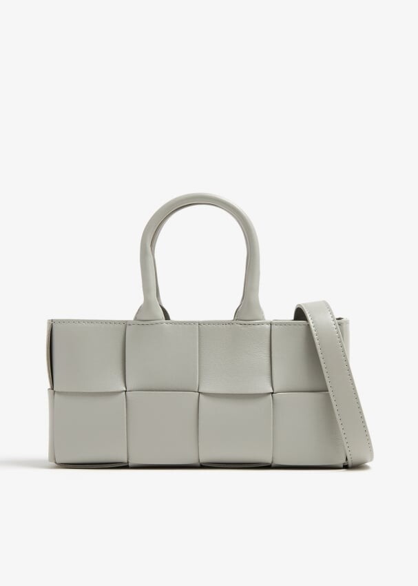 

Сумка-тоут Bottega Veneta Mini East/West Arco, серый