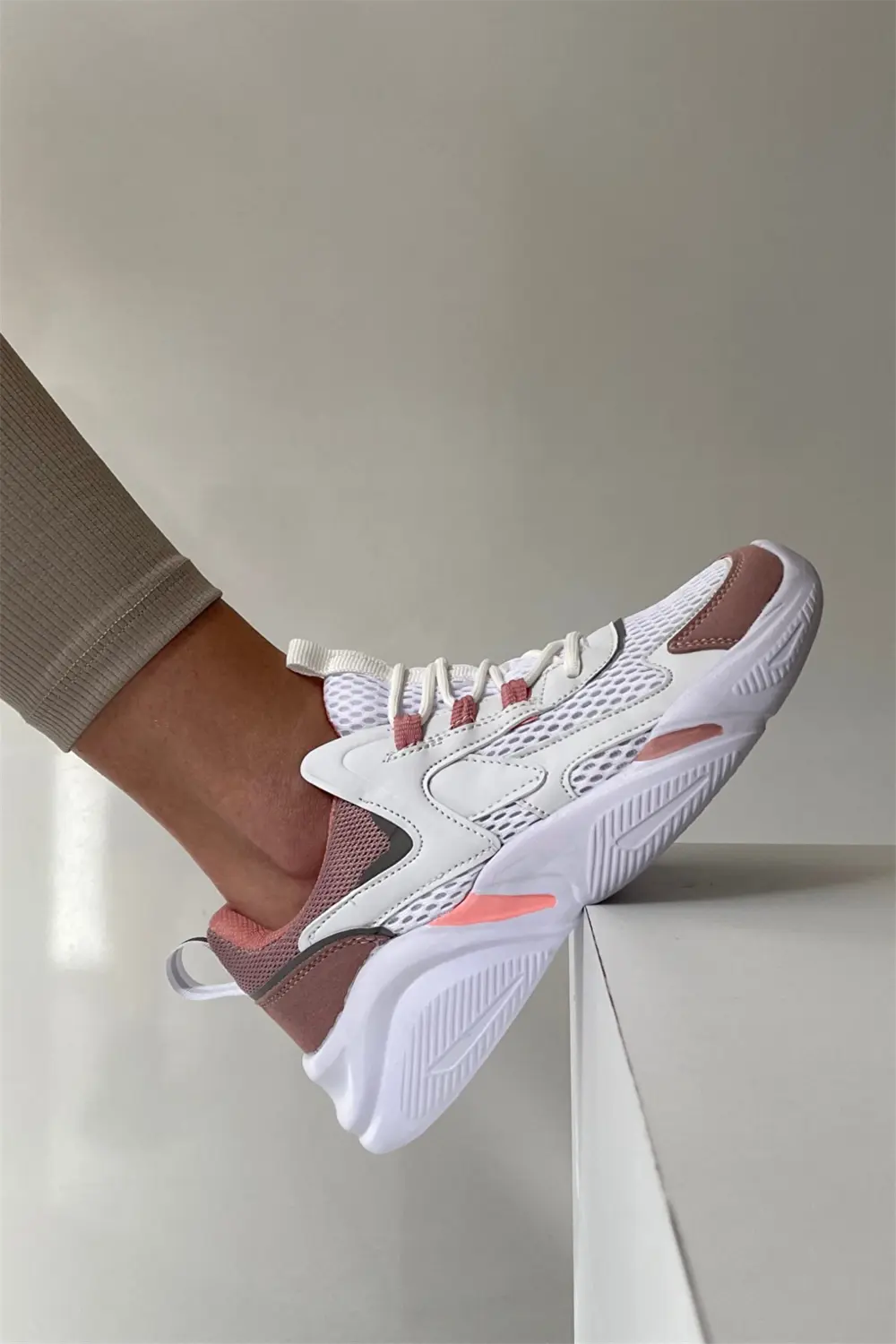 

Женская спортивная обувь WHITE POWDER Mupa Shoes